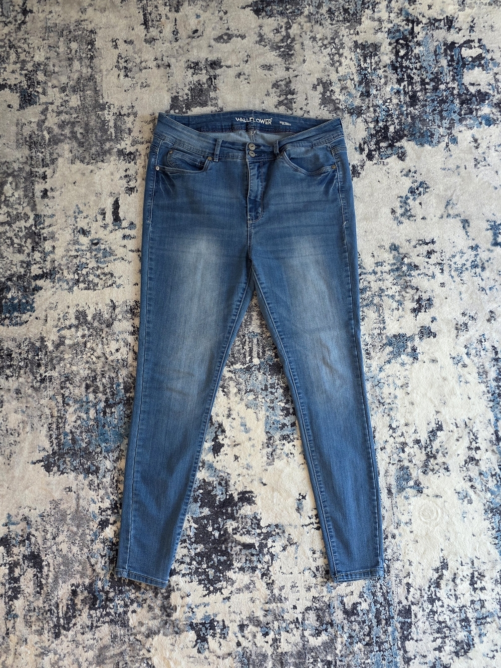 💥💥5 For $25💥💥 Wallflower Slim Stretch Skinny Jeans in Mid Blue Wash
